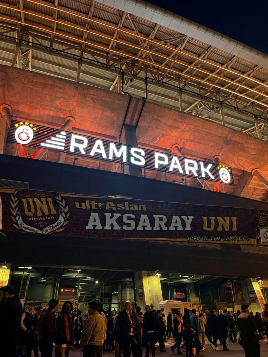 uAUNIAksaray's tweet photo. GÜNAYDIN BÜYÜK GALATASARAY AİLESİ!

#ultrAslanUNI https://t.co/V5LMTzlJLx