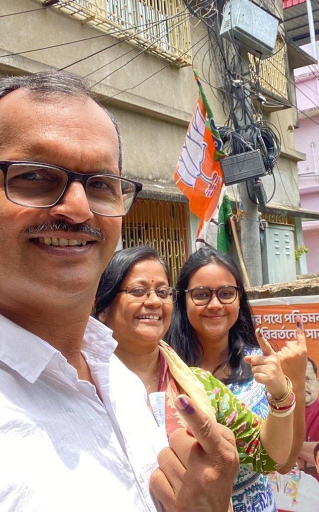 KishoreKar's tweet image. Every Vote Counts! Celebrating our right to choose and shaping the future of Panihati together. (Booth no 208)
#ElectionDay #WestBengal #VoteForChange #DemocracyInAction