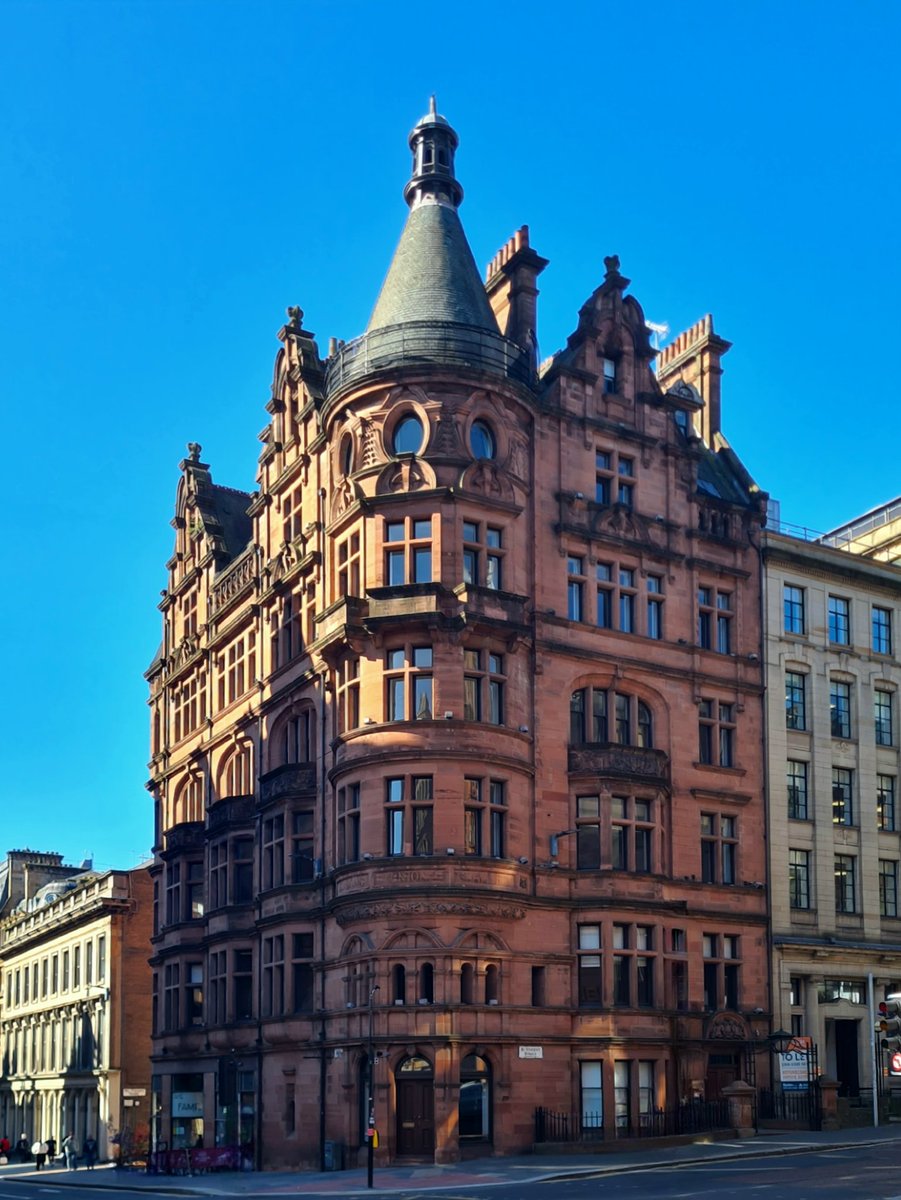 is_glasgow's tweet image. Norwich Union Chambers on the corner of St Vincent Street and Hope Street in central Glasgow. Designed by Robert Hutchison in a Free Renaissance style, it was constructed in 1897.

#glasgow #architecture #architecturephotography #glasgowbuildings #buildingphotography