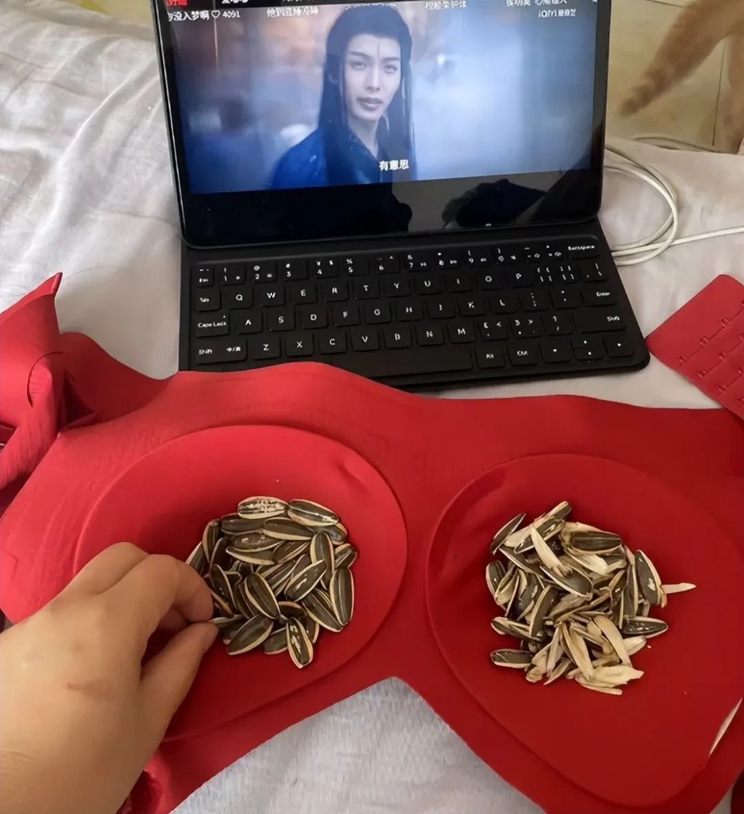 tkarmt11's tweet image. Turn old glass jars into chic storage! Clean → add labels → fill with snacks/office supplies. Eco-friendly u0026 stylish  #Upcycle #DIY