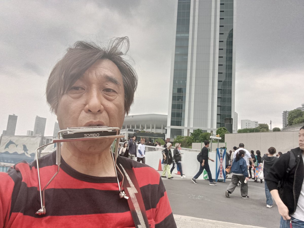 inaba1966's tweet photo. Kアリーナ前、路上ライブやってます‼️ https://t.co/bbUElww3Wk