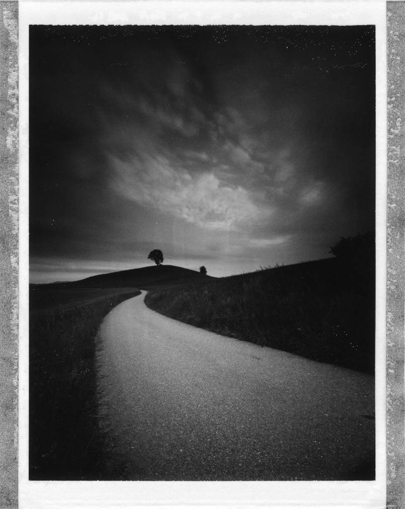 artlimitednet's tweet image. Sinuosity IV-I by Pierre Pellegrini artlimited.net/11524
#countryside @fujifilmx_uk #instant #ishootfujifilm #landscape #myfujifilmlegacy #contemporaryphotography #shotonfilm #bnw_perfection #blackwhite #photographylovers #analogphotography #fuji #blackandwhitephoto…