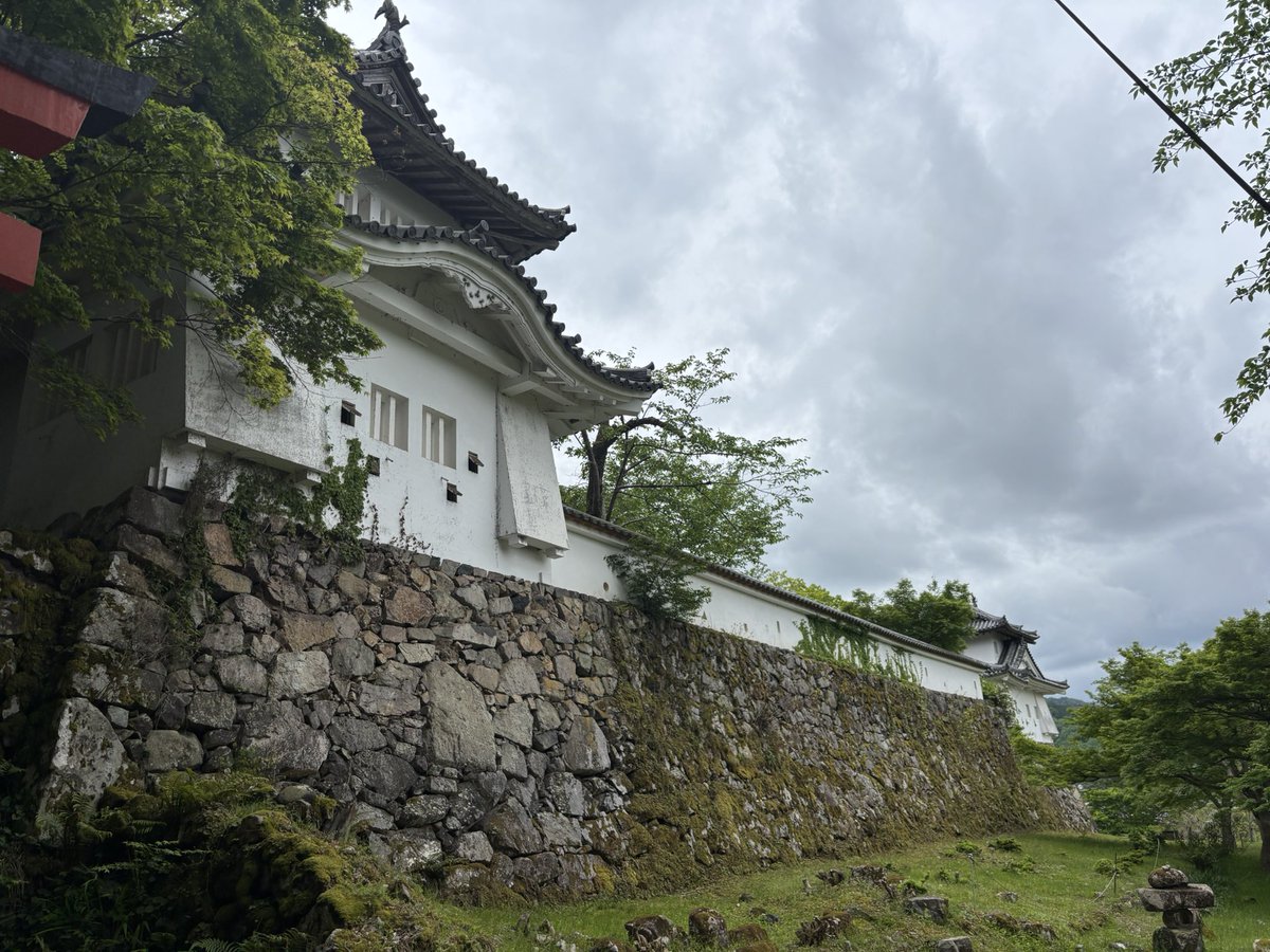Moichi67's tweet photo. 早めのGWをいただき、山陽・山陰へ。8つ目は出石城・有子山城。続日本100名城,守護の山名氏が有子山城を築くが、豊臣秀長の攻撃で落城。その後、山麓に出石(いずし)城として改修。城下町は「但馬の小京都���と呼ばれた。
#JokakushiGakkai  #100meijyo #tojousoba #出石城 https://t.co/9U0KgEDMQg