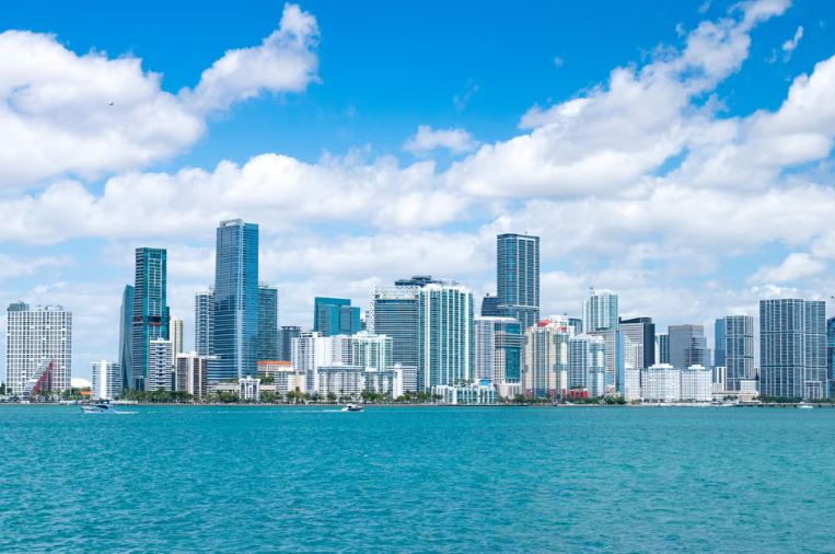 Omarhusainmiami's tweet image. The Remote Work Gold Rush: Why Miami Won the Pandemic—and What Comes Next
#RemoteWork #Miami #Pandemic 

omarhussainmiami.org/why-miami-won-…