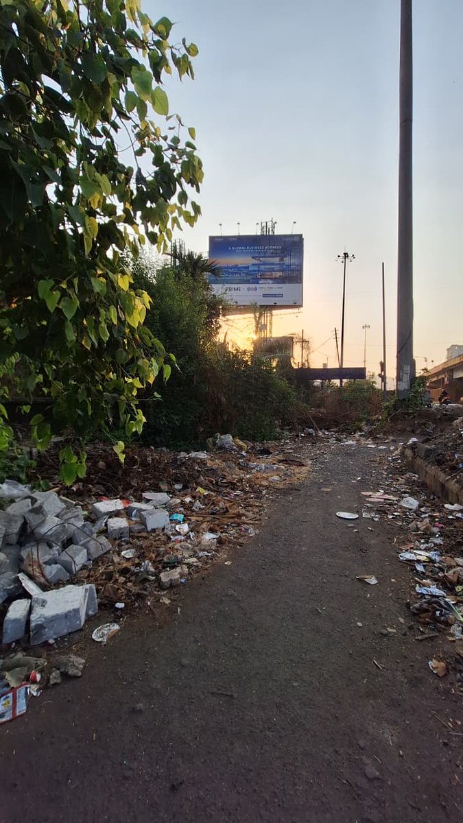 shahbaznkazi's tweet photo. Despite repeated complaints, the area here (The corporate park, Sanpada) is unclean. Local transport vehicles coming and going on the road and beggars on the road stop and use it as a toilet. https://t.co/Yq21Z6Q9bu