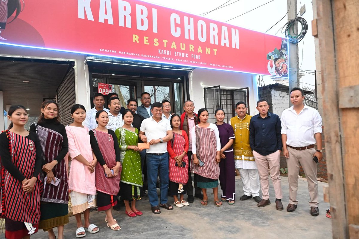 TuliramRonghang's tweet image. #Throwback to February: A visit to Karbi Choran Restaurant in Sonapur.
​I had a great time interacting with the young staff and sharing ideas on how we can grow together. It was a pleasure to provide some financial assistance to help the youths with their school admissions and