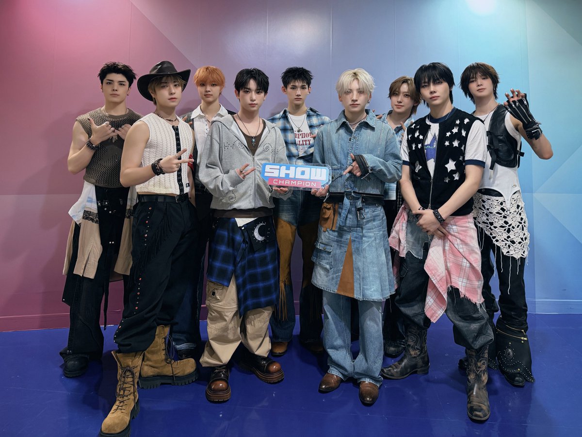 showchampion1's tweet photo. 🗣️ #쇼챔피언 이 10번째 늑대 친구되려고 하울링 하는데 
“하울링 처음 해보세요? 집에서 연습 안 하시나 봐요“ 라고 함

아울~~~~~아우우우~~아울컹컹컹컹아우우울~~아우?아울아우우우우~~캬옹켜옹아울~~~~~아우우우우~~~~아웅~앙앙캬옹~~~꺄우웅?아우우우울~~~아우아우~~아우우우렁컹커엉컹~~~~~~ 🐺🐺🐺🐺
(번역 : #andTEAM 의 #WeonFire 참 좋다~❤️)