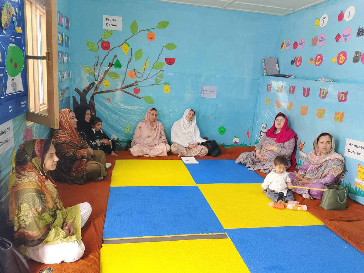RFInterventions's tweet image. Rupani Foundation held a prenatal class at AWIP Centre, Sultanabad, engaging mothers in interactive activities like recitation, yoga, singing &amp;amp; storytelling to promote prenatal care and bonding with the baby.

#RupaniFoundation #PrenatalCare #MaternalHealth #AWIP