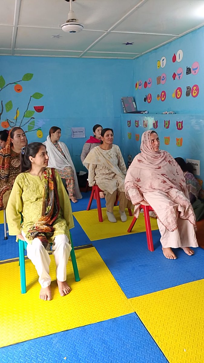 RFInterventions's tweet image. Rupani Foundation held a prenatal class at AWIP Centre, Sultanabad, engaging mothers in interactive activities like recitation, yoga, singing &amp;amp; storytelling to promote prenatal care and bonding with the baby.

#RupaniFoundation #PrenatalCare #MaternalHealth #AWIP