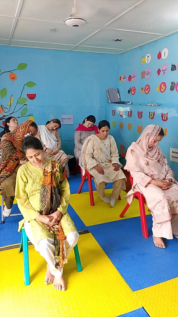 RFInterventions's tweet image. Rupani Foundation held a prenatal class at AWIP Centre, Sultanabad, engaging mothers in interactive activities like recitation, yoga, singing &amp;amp; storytelling to promote prenatal care and bonding with the baby.

#RupaniFoundation #PrenatalCare #MaternalHealth #AWIP