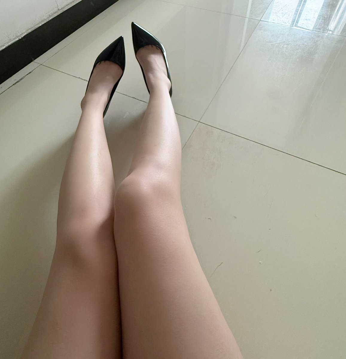 LLSSoa's tweet photo. L小姐说她在你们脑子里可遭罪了吧…….
#情侣 #裸足 #调教 #女朋友 
@MeiRiDaZuoZhan 
@CpCoSeR 
@lvmaoshetuite https://t.co/U5CdCBwOLq