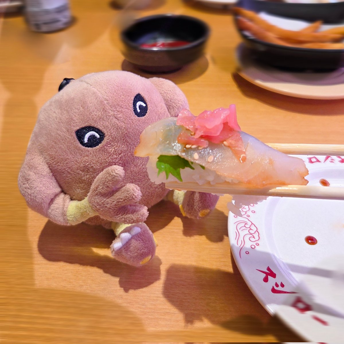 さわちゃん、あーーん！🍣🥢👣