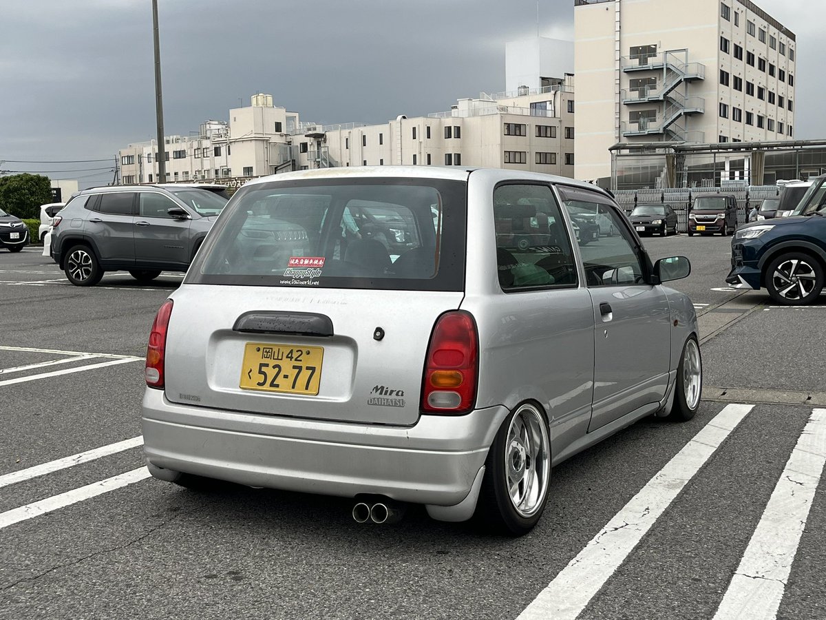 ミラバャン完成

▪︎ヴィエナクライス　F:6J+19 R:6.5J+13
▪︎Jライン　3度ナローアクスル
▪︎アルト流用リップ
▪︎純正ドロヨケ同色
▪︎C系ワークス用流用ニコイチデュアル
▪︎リア3面薄グリーンフィルム

いっかいL7作ってみたかったので満足。