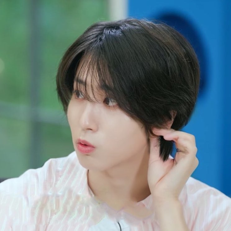 한 dara IS SEEING SKZ tweet media