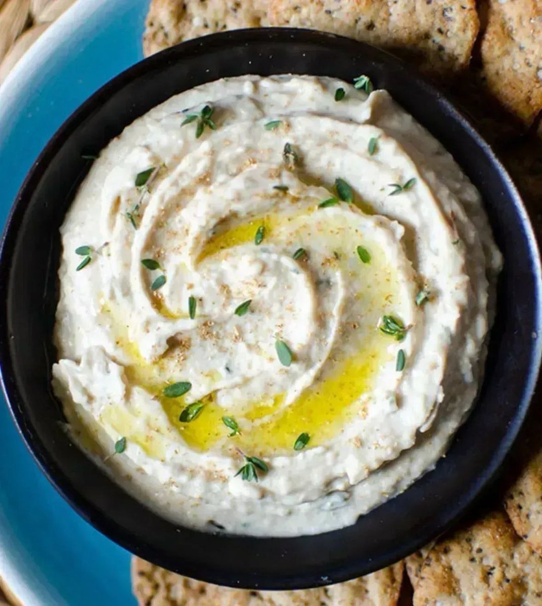 Living_Lou's tweet image. INCREDIBLY TASTY dip -  my friends LOVE this Living Lou recipe made for @OntarioBeans!

Recipe calls for white kidney beans, thyme, coriander, tahini, garlic and lemon juice - ENJOY!

RECIPE: buff.ly/34t6IHs
#ad #betterwithbeans #homemade