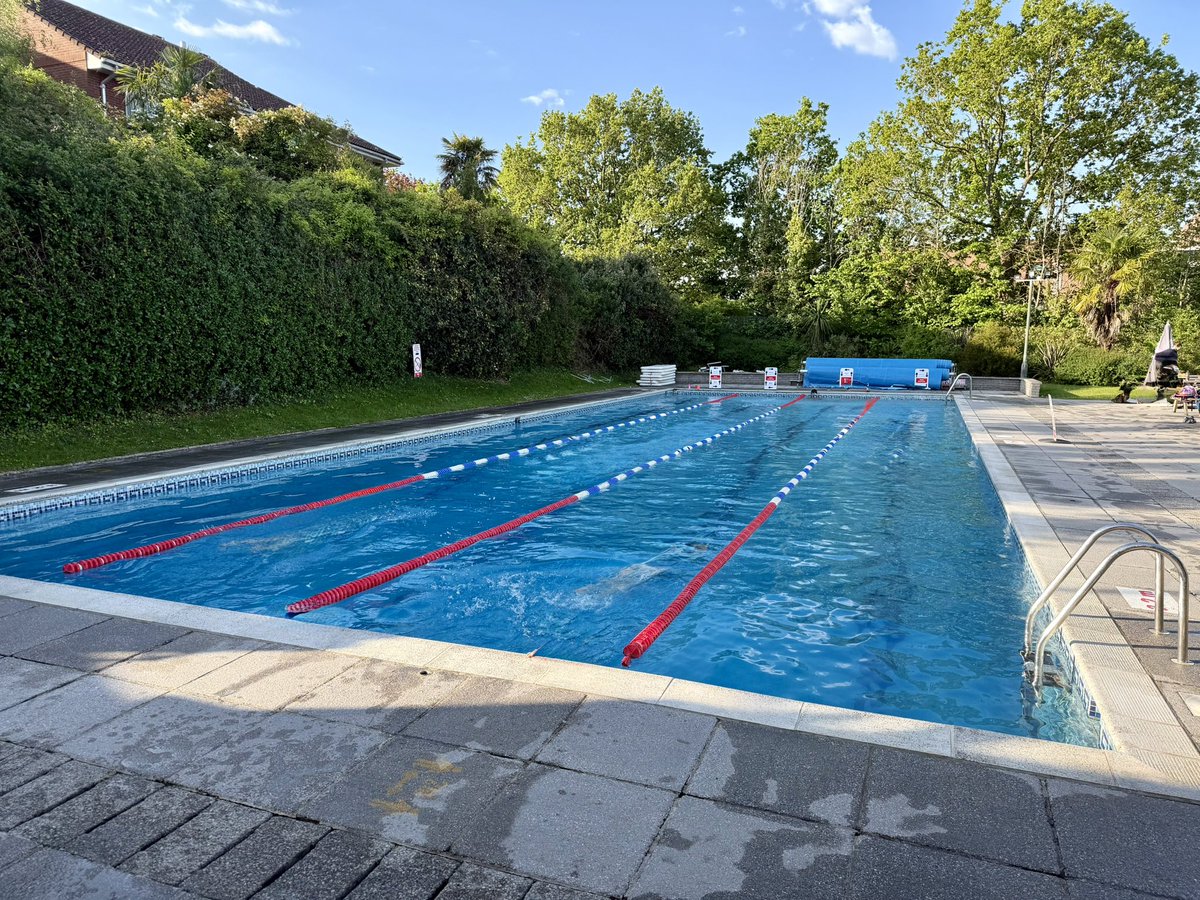 paulsummers's tweet image. #havegoggleswilltravel pool 273, Cornwall House Outdoor Pool, Exeter University, Exeter, UK. #exeteruni #swimming havegoggleswilltravel.com