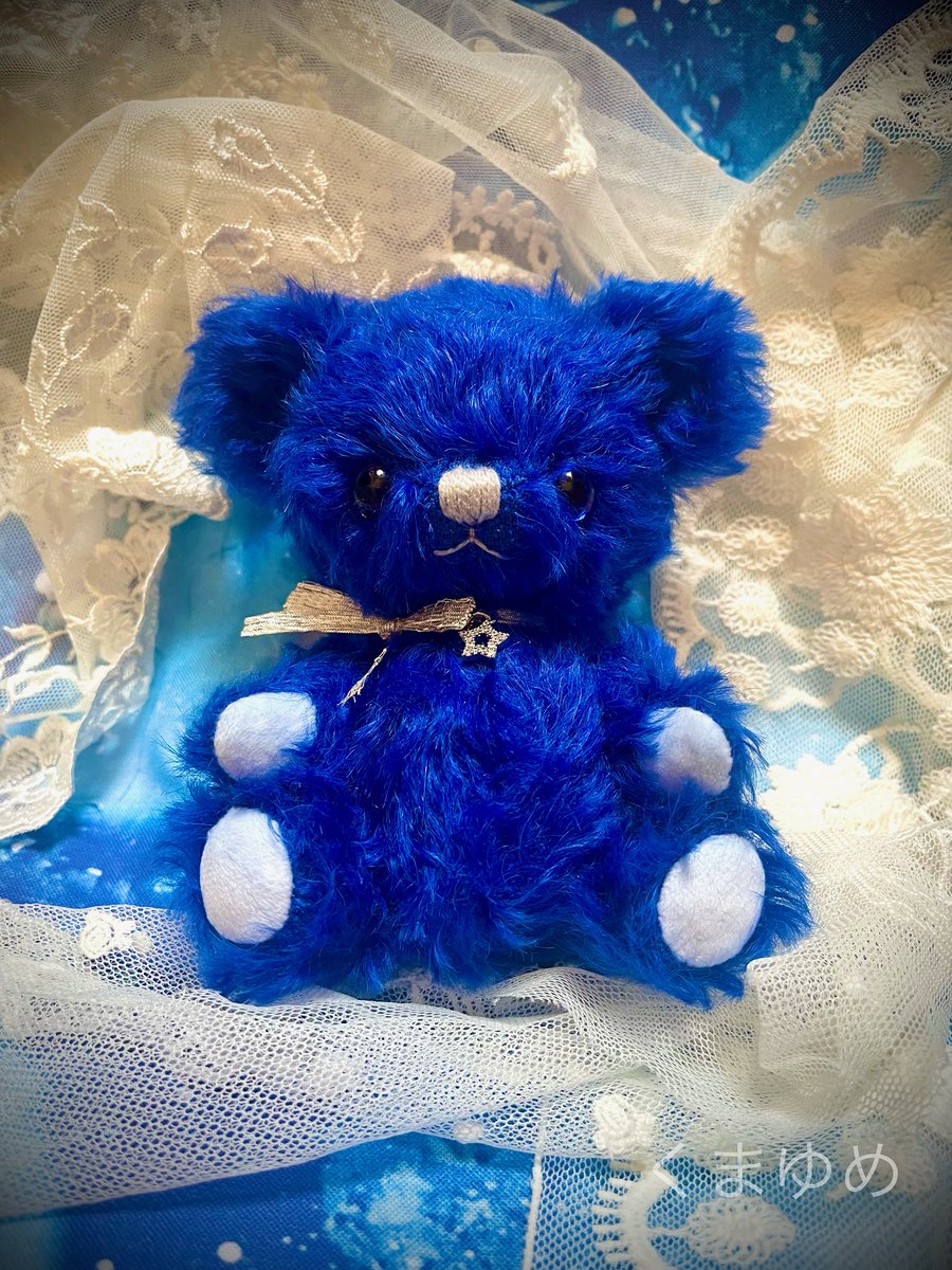kumayume1's tweet photo. ココンクマ 瑠璃の宇宙（そら）が誕生しました🧸🌌

この仔は大阪JAM POT様@JAMPOTinfo ギニョール様 @Guignolinfo  にて開催される #天体観測展 に参加する予定です🌟

くまゆめベアはJAM POT様の方にお邪魔します。

どうぞよろしくお願いします🌟

↓ https://t.co/1Fa8TIiNvw