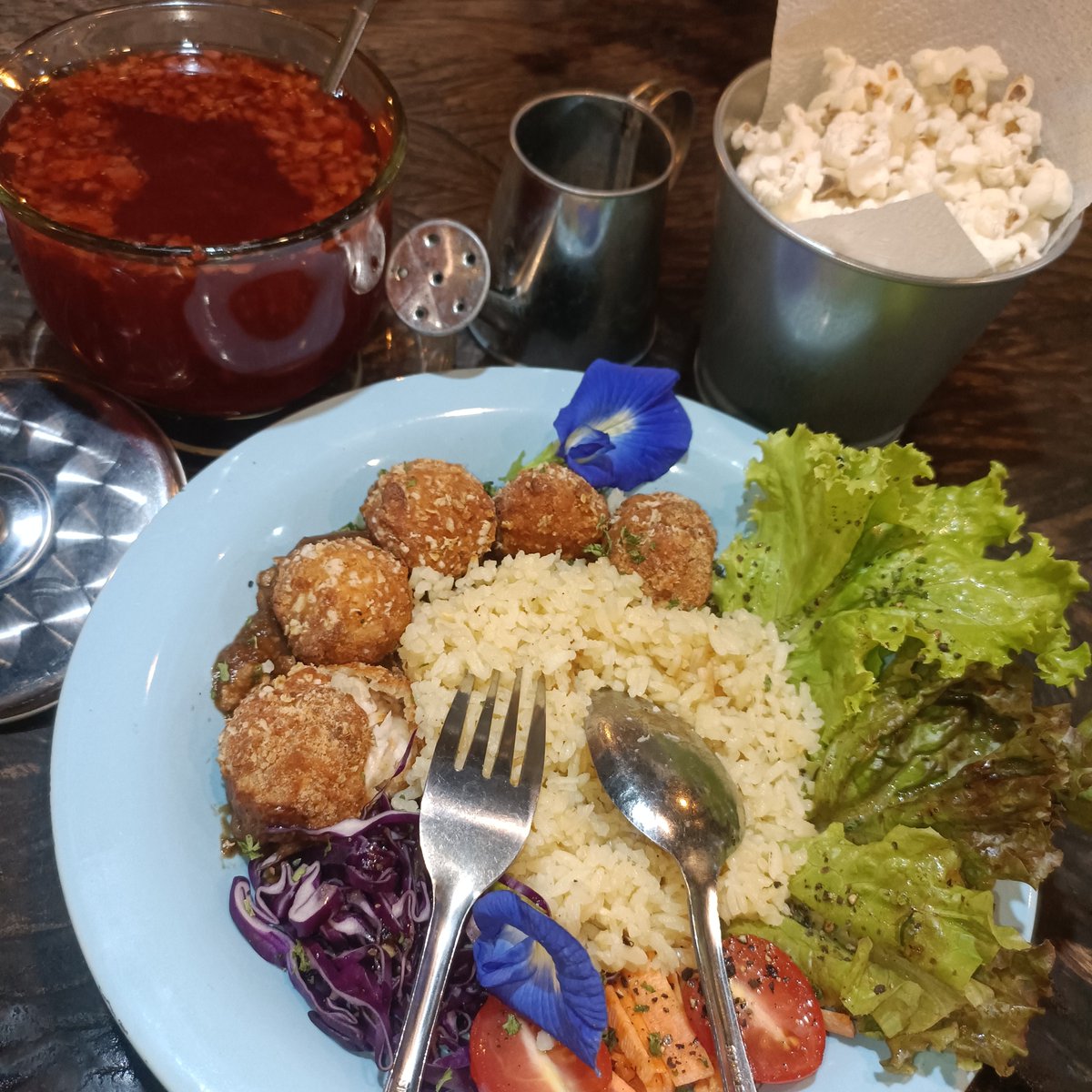 myra²³ 🦊 tweet media