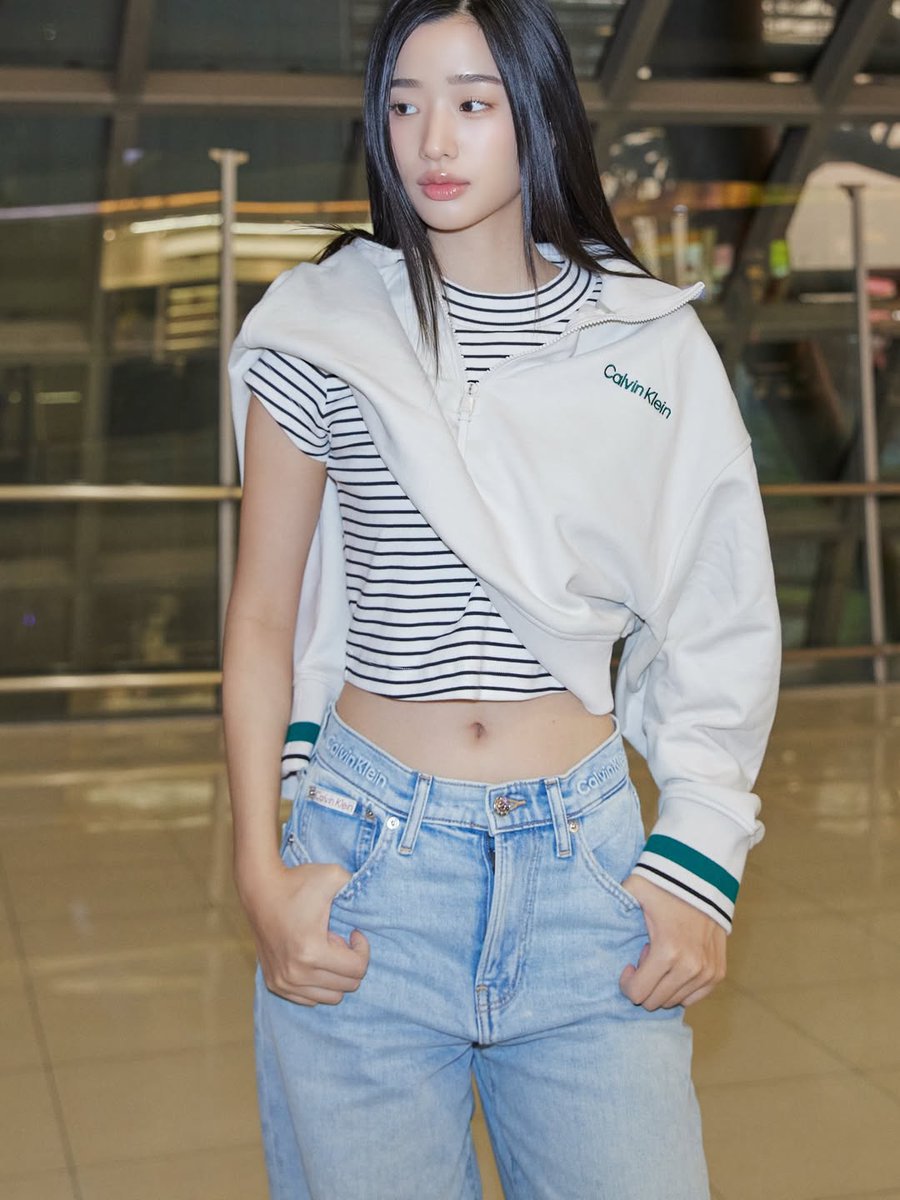 Tu_ttwOfficial's tweet image. แอร์พอร์ตลุคเท่สุด​ ๆ​ เดินทางปลอดภัย​นะคะ✈️🤍​

.

IG : Tontawan​ : Update​
📍​:instagram.com/p/DXtOy4nEwxl/…

.

@calvinklein
#CalvinKlein #CalvinKleinxTU #tontawan #intuyou