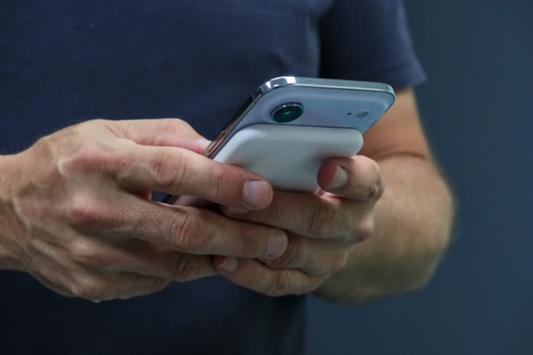 MacGeneration's tweet image. iPhone Air 1 To : 1069 € sur Amazon.de, 1729 € chez Apple. Cherchez l'erreur dlvr.it/TSH3Xy #iPhoneAir #Apple