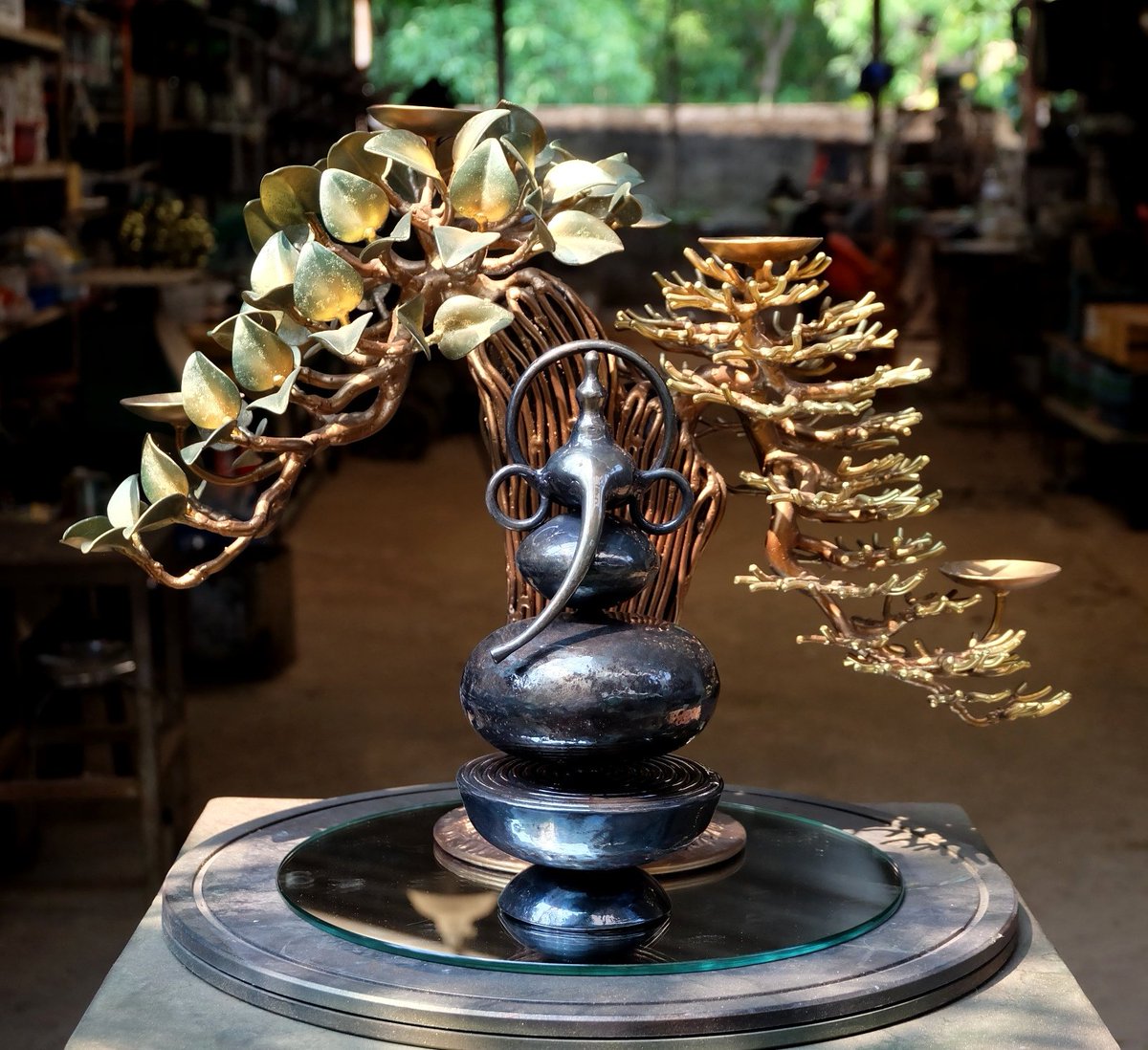 SoftasMetal's tweet image. ชื่องาน​ : พระปะกำ
ขึ้นต้น : 20 เมษายน​ 2569
ขนาด​ : สูง35 กว้าง50 ลึก40 ซม.
น้ำหนัก​ : 9 กก.
เทคนิค​ : เชื่อม​เหล็ก​
สี : ผสมผสาน​
ใช้งาน : เชิงเทียน
#Soft_as_Matal #Art #Design #lronArt #MetalArt #SteelArt #IronWork #Drawing #Welding #Sculpture #Tree #Handmade #Bonsai #IronTree