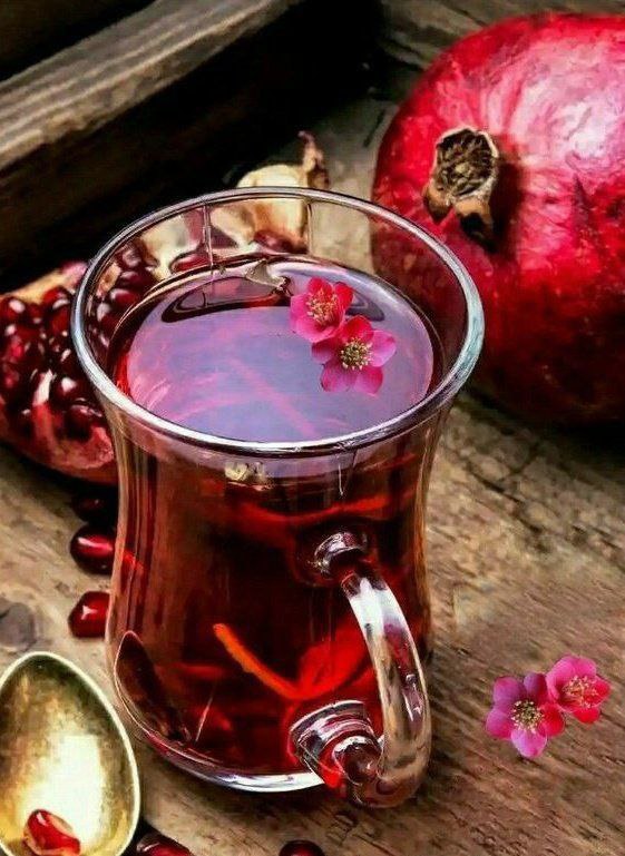 الحياة ليست وردية دائما... والحزن له حصة في أيامنا ك الفرح ... ولكن ماذا لو قررنا ان لا نعطي للحزن وقتا اكثر... ماذا لو قررنا ان نخلق من أبسط الأشياء فرح... المسألة متوقفة على قرار منك أنت... 
🍂