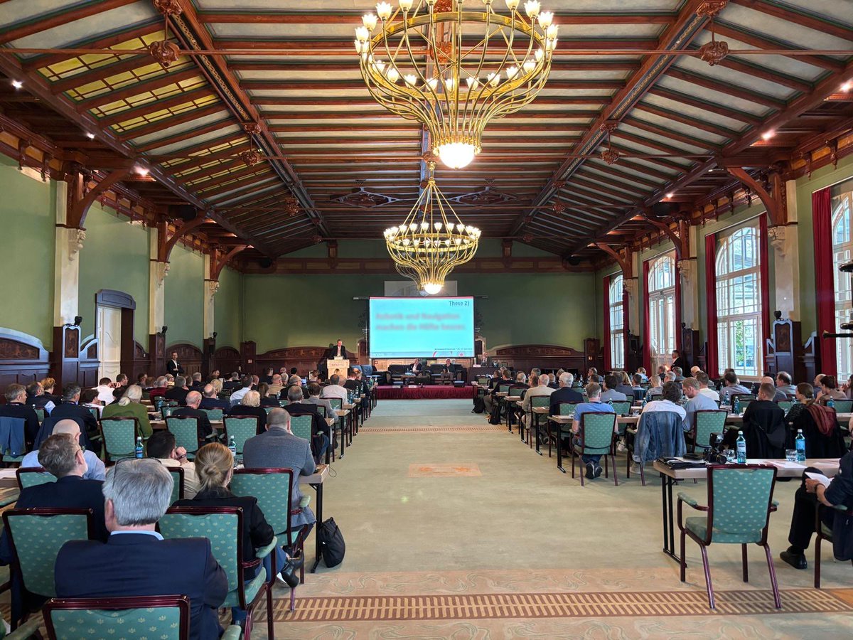 PETERBREHM_GmbH's tweet image. Impressionen von den Wittenberger Thesentagen am 24./25.04. in Magdeburg. Behandlungskonzepte wurden auf den Prüfstand gestellt und Erfahrungswerte ausgetauscht. Wir danken allen Teilnehmenden für ihr Interesse an unseren Produktlösungen #MadeInGermany u. den intensiven Austausch