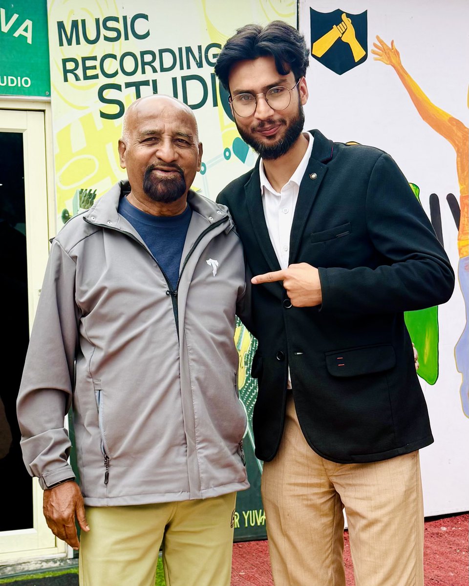 FaissalFarooq's tweet image. History in a frame.
Shabid Nabi (@MeerShabid) and I had the privilege of meeting 2nd Lt. Govind Raya Gaonkar, who served with the 22 Medium Regiment during the Bangladesh Liberation War. Truly inspired by his service and spirit. 

#WarVeteran #IndianHistory #Heroes
