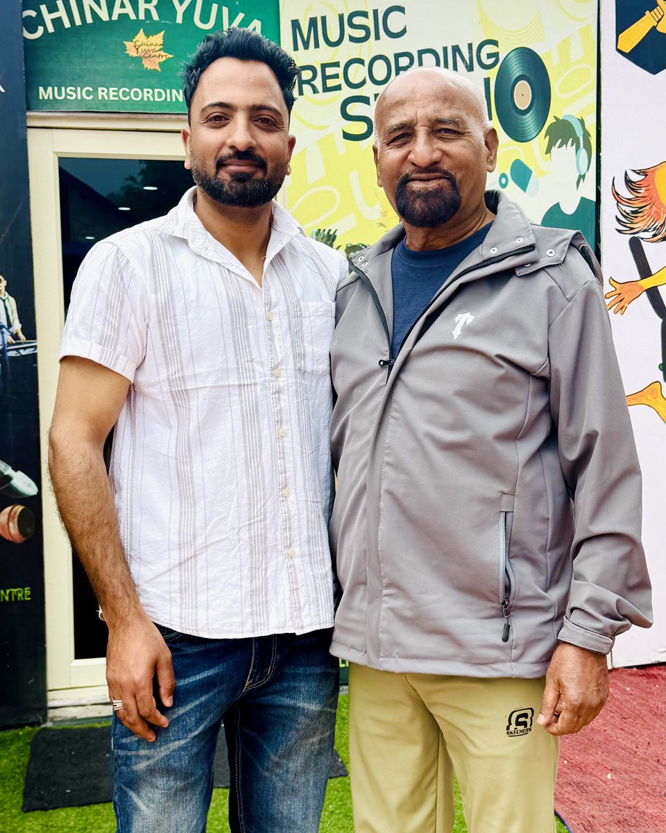 FaissalFarooq's tweet image. History in a frame.
Shabid Nabi (@MeerShabid) and I had the privilege of meeting 2nd Lt. Govind Raya Gaonkar, who served with the 22 Medium Regiment during the Bangladesh Liberation War. Truly inspired by his service and spirit. 

#WarVeteran #IndianHistory #Heroes