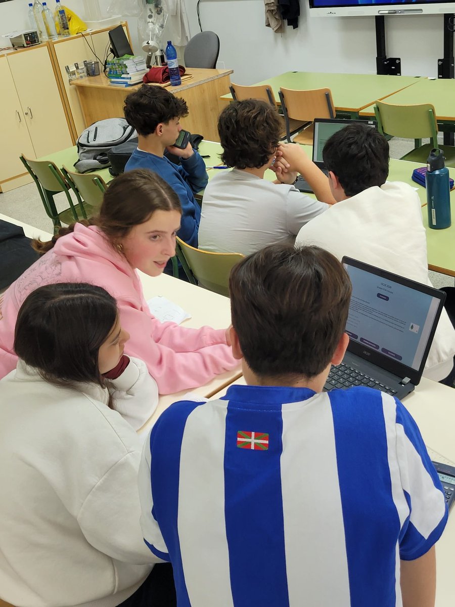 ¡Nuestros científicos del futuro están en marcha!

Estudiantes de 4° ESO representaron la semana pasada a nuestro instituto en la Olimpiada Científica Juvenil Española (OCJE), enfrentándose a problemas de Matemáticas, Física, Química, Biología, Geología y Tecnología.