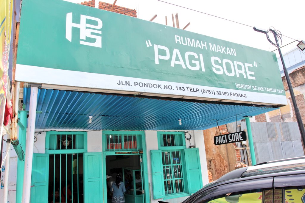 arieparikesit's tweet photo. Siapa pernah makan di Rumah Makan Padang yang satu ini? https://t.co/TW9WMqVH29