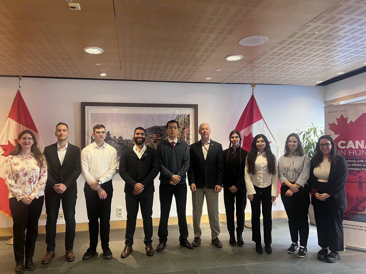 Canada en Hongrie tweet media