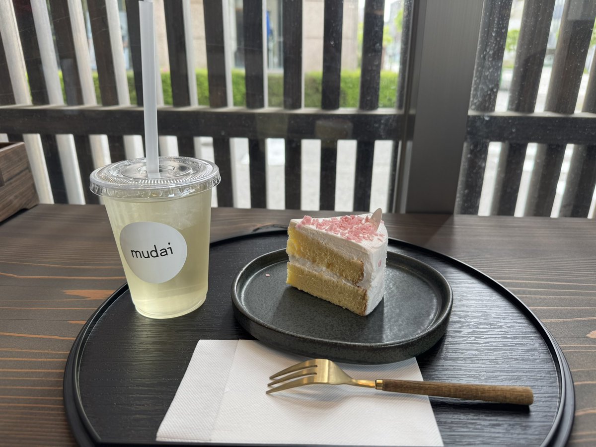 kaka7931's tweet photo. 桜のショートケーキ🍰
#mudai https://t.co/lVmpfck2i1