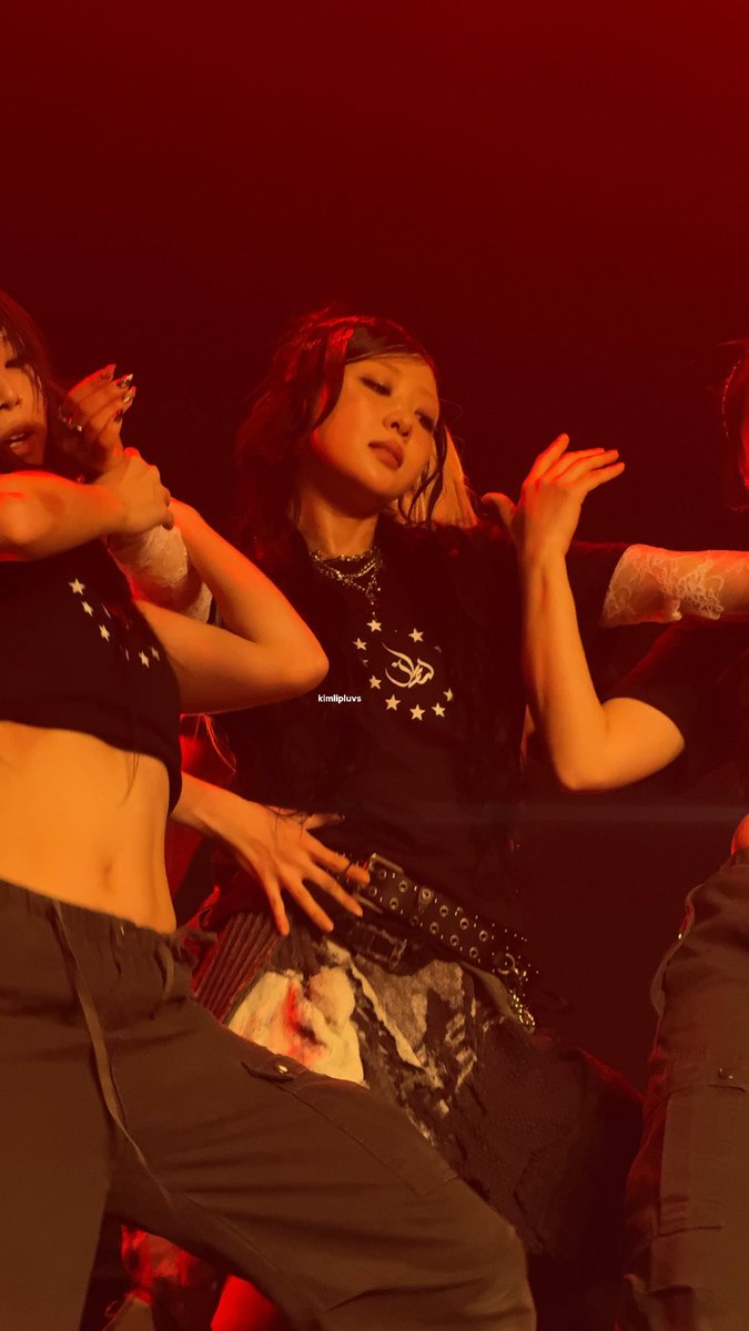 kimlip lovebot ୨୧ tweet media