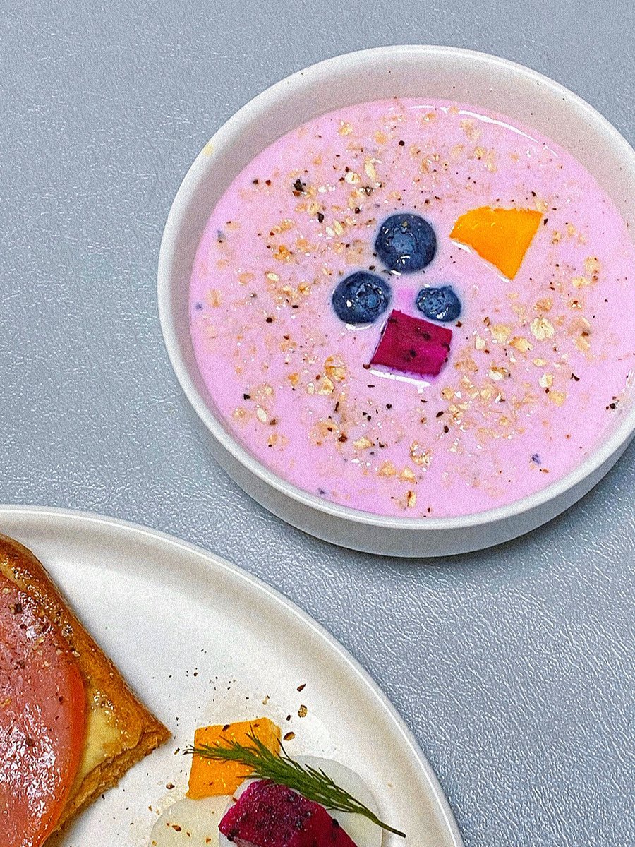 iris_dettori's tweet image. 3-ingredient Avocado Toast  Mash  avocado + pinch salt + squeeze lime. Spread on toasted sourdough. Top with red pepper flakes (optional). Quick, creamy, so satisfying! #EasyRecipes #AvocadoToast