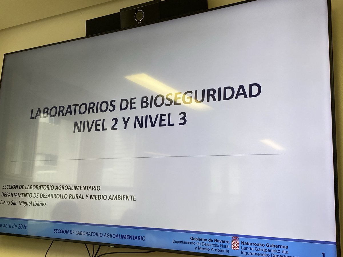 Micro_HUN's tweet photo. Hoy recibimos un curso de formación de Bioseguridad BSL-2 y BSL-3. Gracias a Elena San Miguel de la sección de laboratorio agroalimentario del Dpto. de desarrollo rural y medio ambiente. Un placer tenerte con nosotros.☣️🦠 https://t.co/YpBn7gyO7F