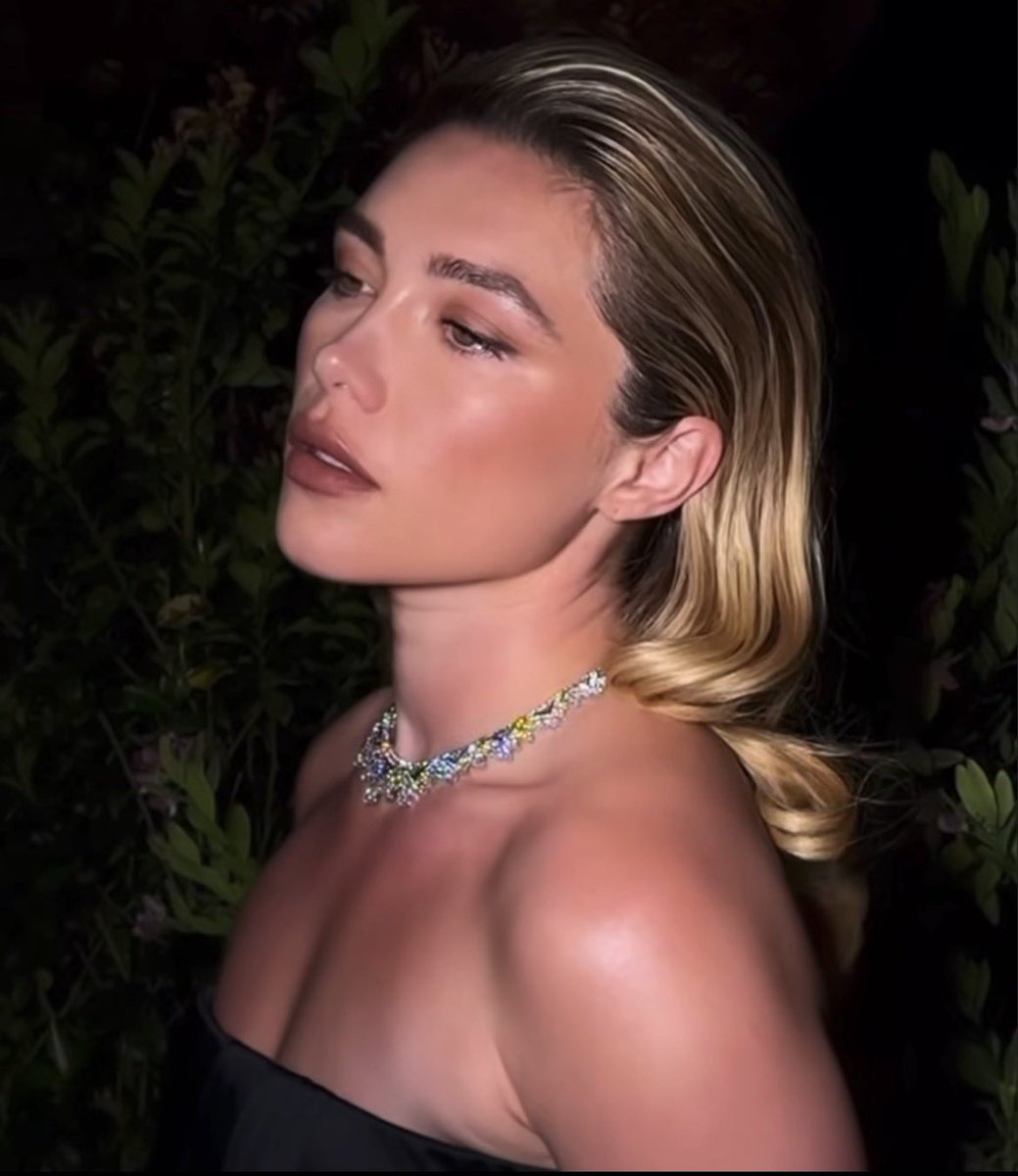 florence pugh in rome 🖤