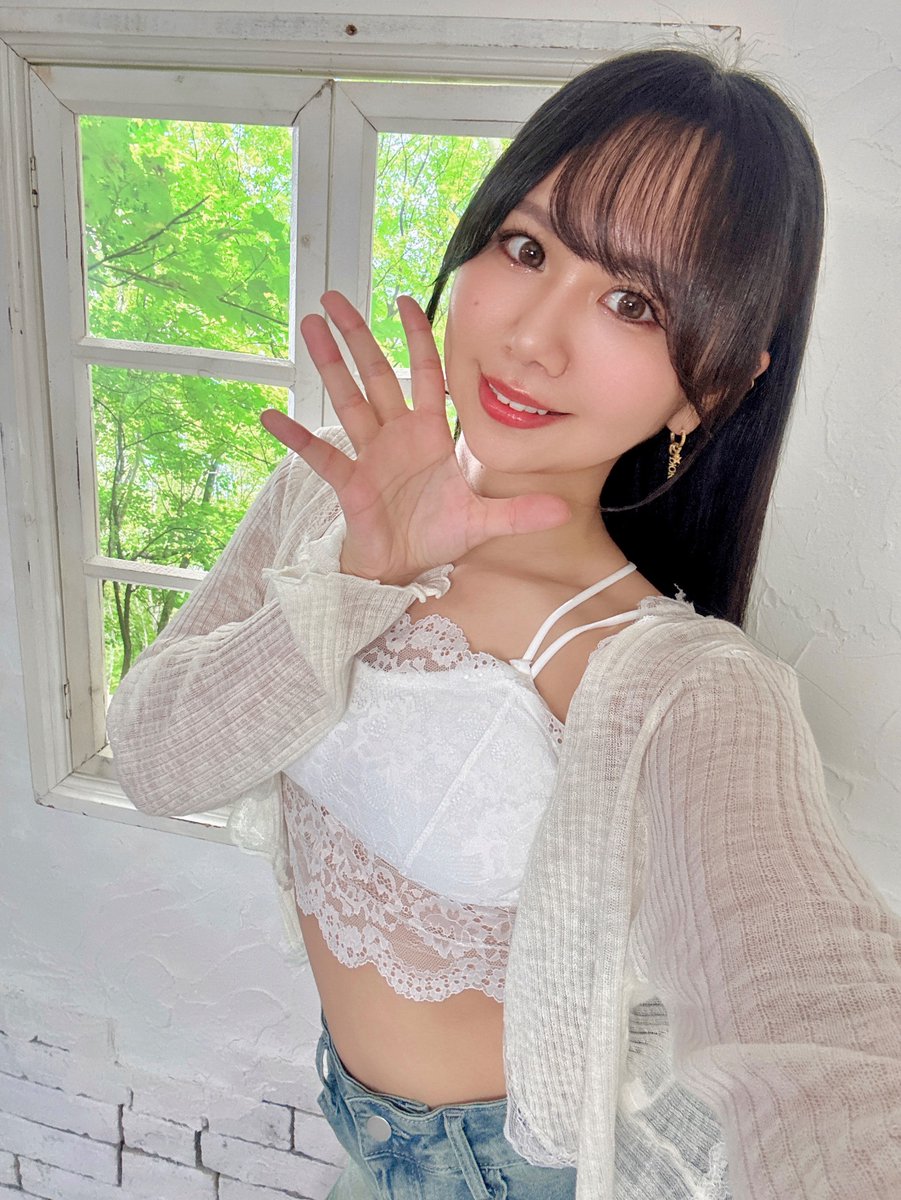 おつりきゃこ🍵✨

みんな祝日の今日は何したの~❔💭
りきゃこは部屋の片付けで筋肉痛になった🤣笑

もしかしてもうGW入ってる人…いる？！
