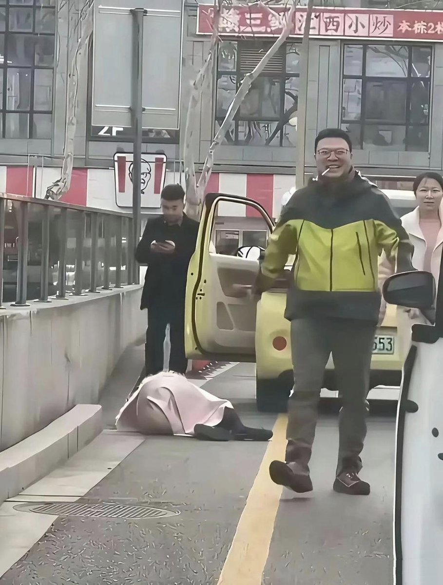 简律（私信互关） tweet media