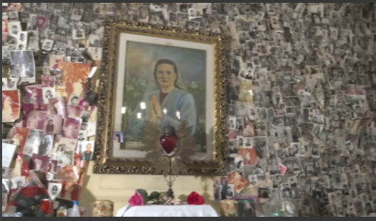 Domenica 11,25 <a href="/RaiTre/">Rai3</a> 

LA #PALERMO SCONOSCIUTA <a href="/lucillaalcamisi/">lucilla alcamisi</a> 

La porta da cui entrarono gli invasori normanni nell’XI secolo e la stanza di foto della venerabile che potrebbe diventare santa. Per guida lo storico #SergioTroisi.

tinyurl.com/tr5tuw8x

<a href="/TgrRai/">Tgr Rai</a> <a href="/RaiNews/">RaiNews</a>