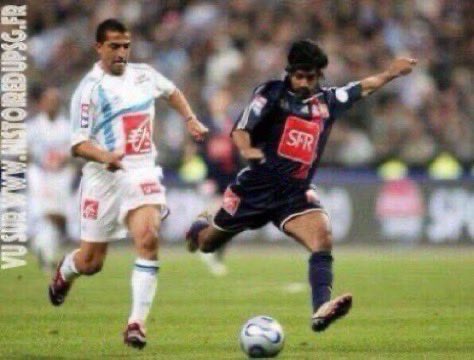 MaillotsPSG's tweet photo. 29/04/2006. Le #PSG domine l'@OM_Officiel et remporte une de ses plus belles Coupe de France : 2️⃣-1️⃣
⚽️ Kalou, Dhorasoo
🔗 https://t.co/MUUcoIwZUv
🎦 https://t.co/QfhbDx2IDD
#PSGOM #OMPSG https://t.co/clagVtUQqn