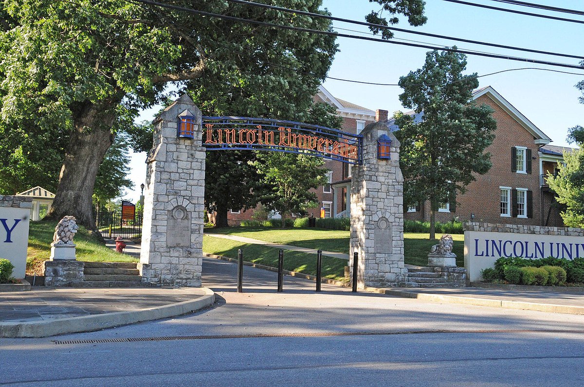 AfroUniverse1's tweet image. TODAY IN AFRO HISTORY ! ASHMUN INSTITUE BECOMES THE FIRST CHARTERED AFRO-AMERICAN COLLEGE IN 1854, NOW NAMED LINCOLN UNIVERSITY ! #LincolnUniversityPa #BlackHistory #BlackExcellence #AshmunInstitute