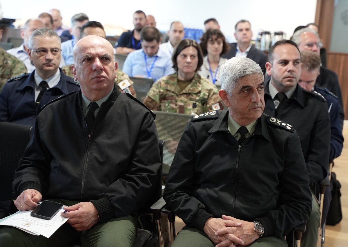 PalmasVasilis's tweet photo. Το Υπουργείο Άμυνας διοργάνωσε σήμερα ημερίδα Έρευνας και Καινοτομίας στον τομέα της άμυνας. 
Ως Υπουργείο αποδίδουμε ιδιαίτερη σημασία στη συστηματική ενίσχυση της έρευνας, της τεχνολογικής ανάπτυξης και της καινοτομίας στον τομέα της άμυνας, με στρατηγική επιδίωξη τη σταδιακή και ουσιαστική ενσωμάτωση της κυπριακής αμυντικής βιομηχανίας στην ευρωπαϊκή και διεθνή αμυντική αγορά, ως αξιόπιστου εταίρου στην ανάπτυξη σύνθετων και υψηλής τεχνολογίας προϊόντων.