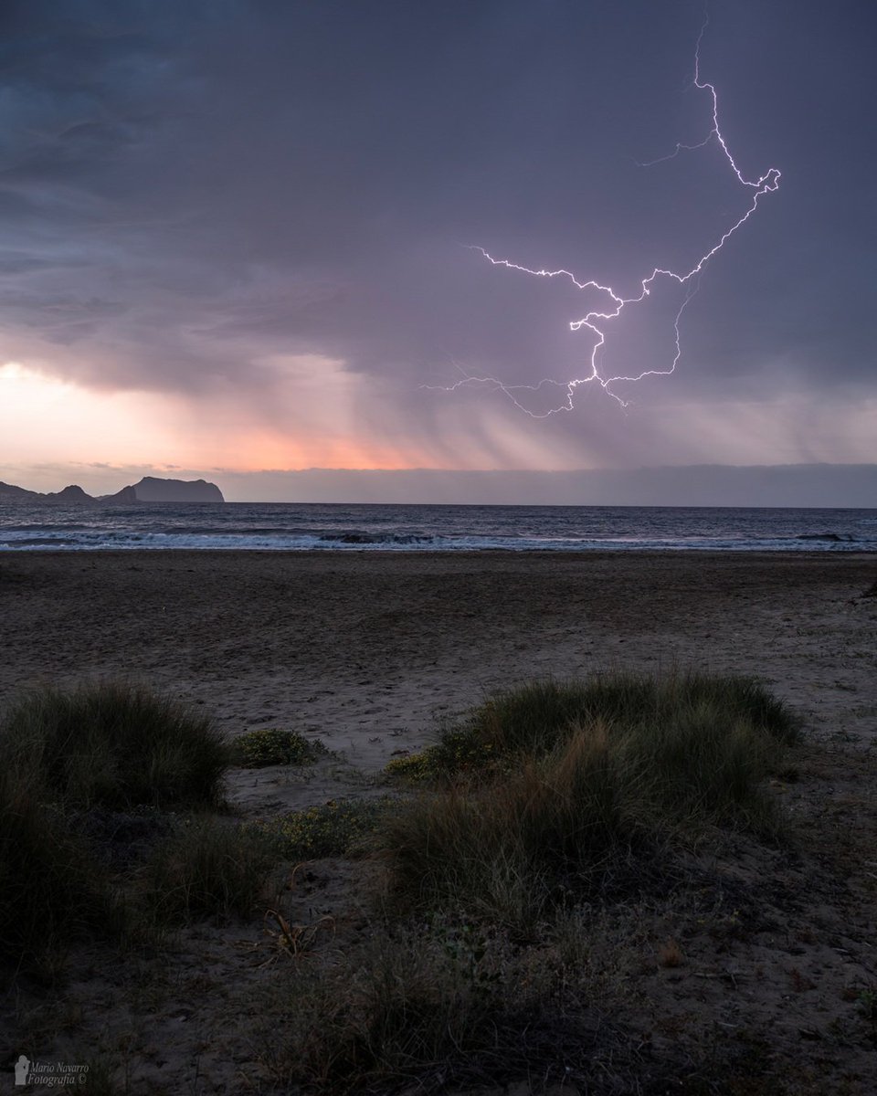 Mario17N's tweet photo. Imágenes de la tormenta en la costa de Águilas 28/4/26 https://t.co/KWUSWSHiNg