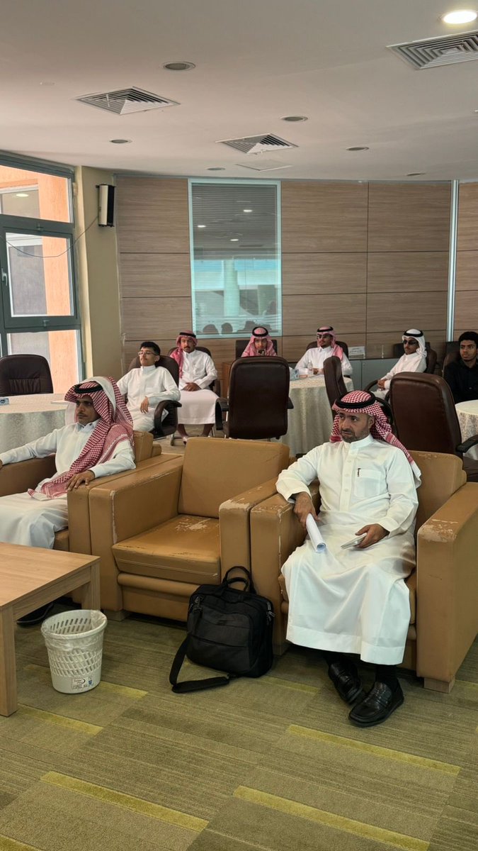 كلية الآداب والعلوم الإنسانية tweet media