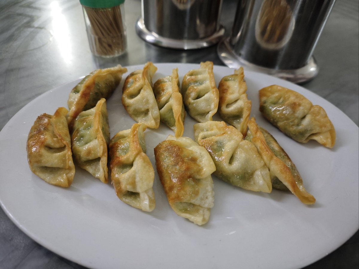 merTun22427910's tweet image. Late-night comfort in every bite.  Hot miso soup + crispy gyoza, served warm till dawn. Your quiet escape from the day. #LateNightEats #ComfortFood