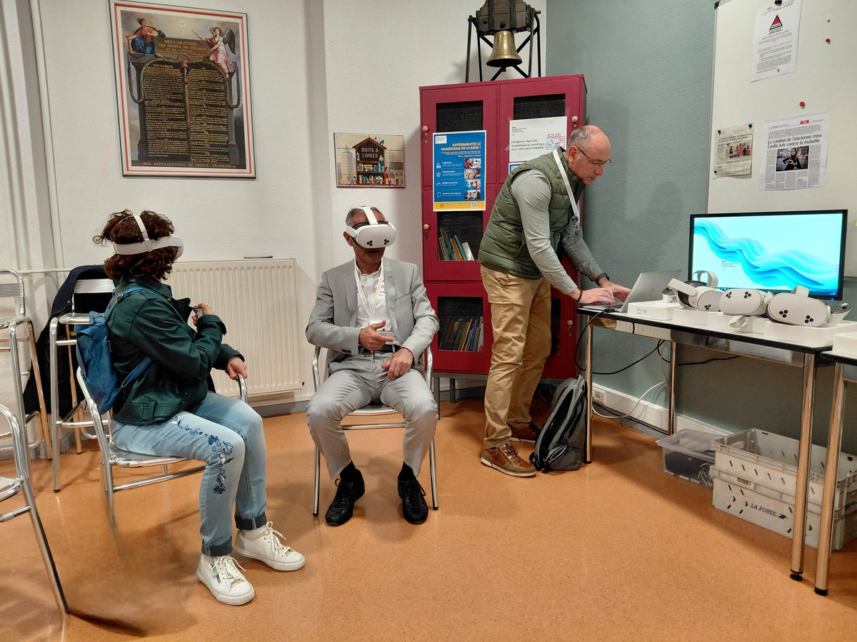 DrneBFC's tweet photo. J2 "Nous, nos métiers et l’IA". Belfort

La réalité virtuelle plonge les élèves dans des environnements autrement inaccessibles et leur offre la possibilité de manipuler des objets difficiles à trouver en classe. La DRANE @RA_BFC présente le potentiel de l'apprentissage immersif. https://t.co/CZvjTHoYNm