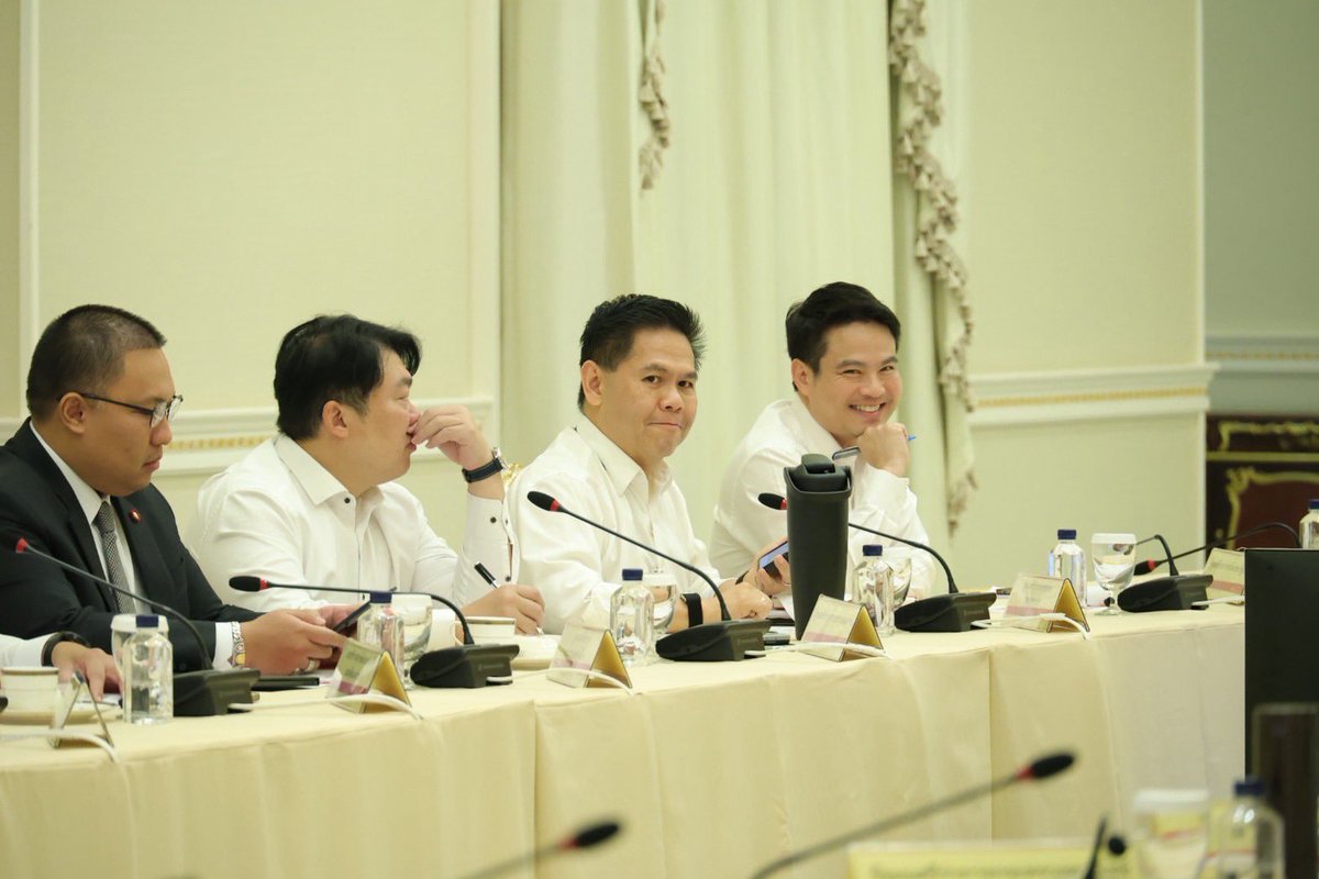 ท็อป วราวุธ ศิลปอาชา tweet media