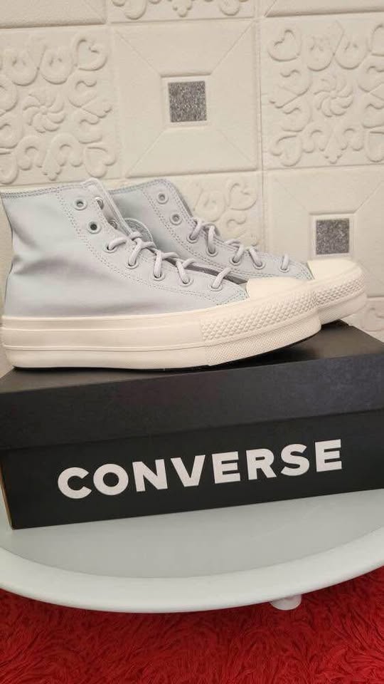 msadie90's tweet photo. @unmagnetism CONVERSE CHUCK TAYLOR ALL STAR LIFT HI, Size : 38, DIJUAL karena salah ukuran Harga Beli: 999.000 Harga Jual: 500.000 https://t.co/daVXsZ7oha