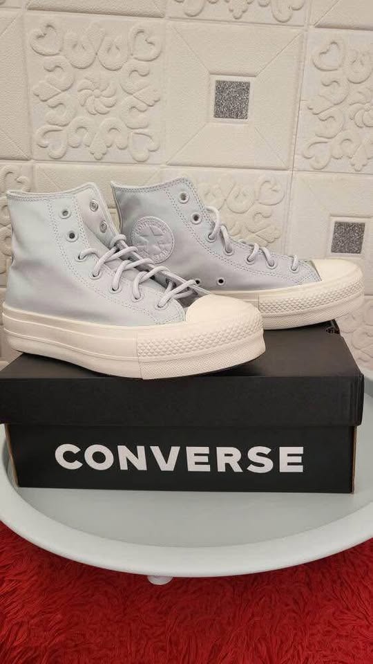 msadie90's tweet photo. @unmagnetism CONVERSE CHUCK TAYLOR ALL STAR LIFT HI, Size : 38, DIJUAL karena salah ukuran Harga Beli: 999.000 Harga Jual: 500.000 https://t.co/daVXsZ7oha